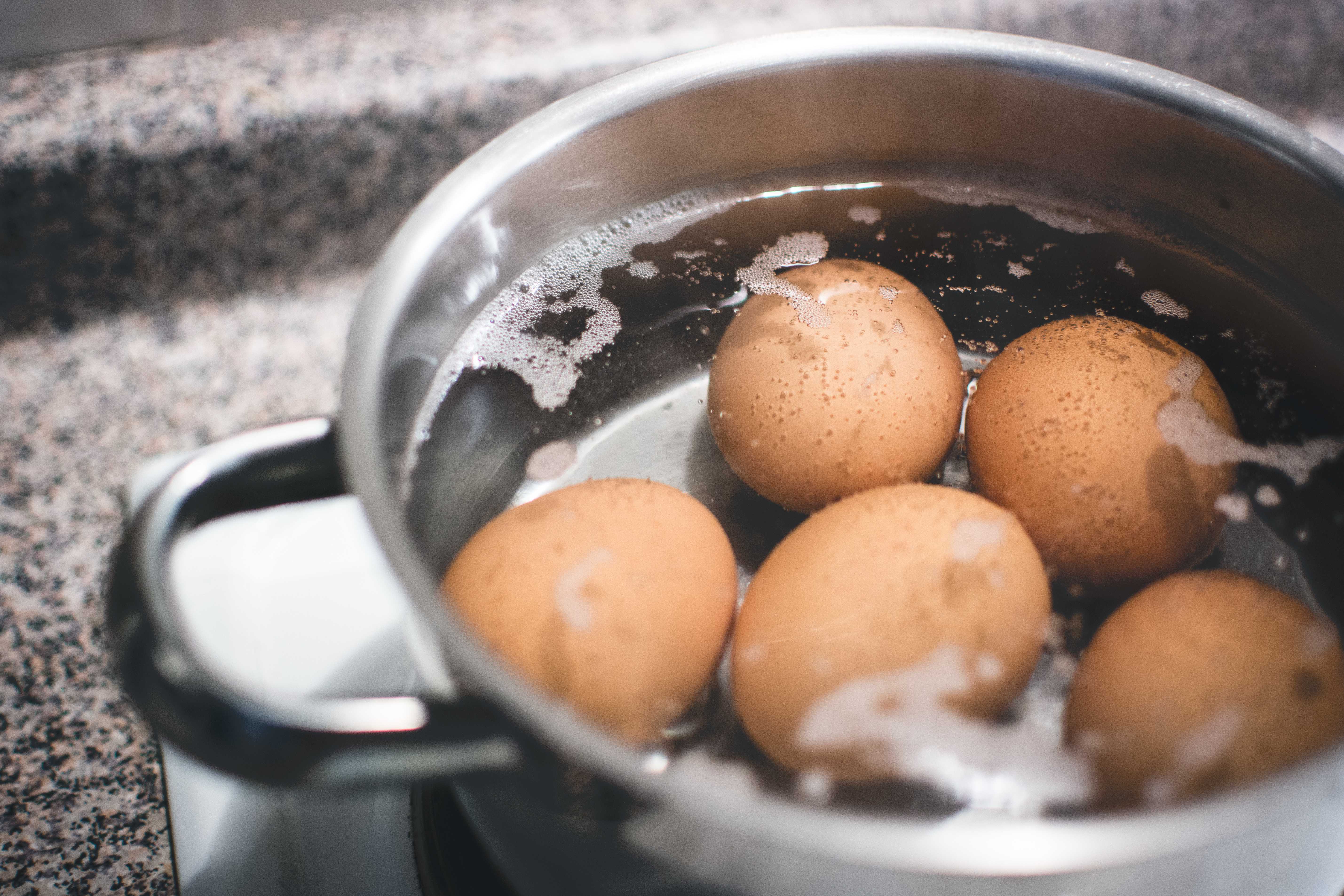 К чему снятся куриные яйца женщине